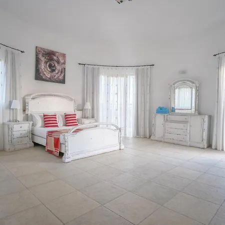 Luxor By Prestige Bookings * Coral Bay